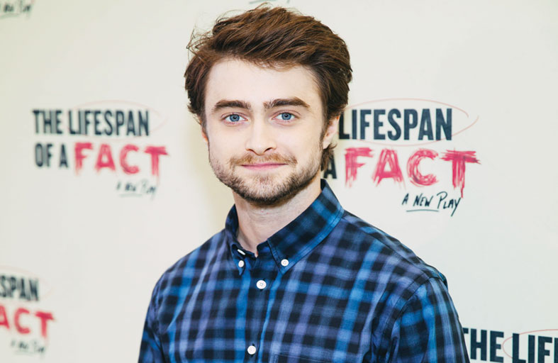 دانيال رادكليف.. كيف أصابته لعنة سلسلة هارى بوتر؟