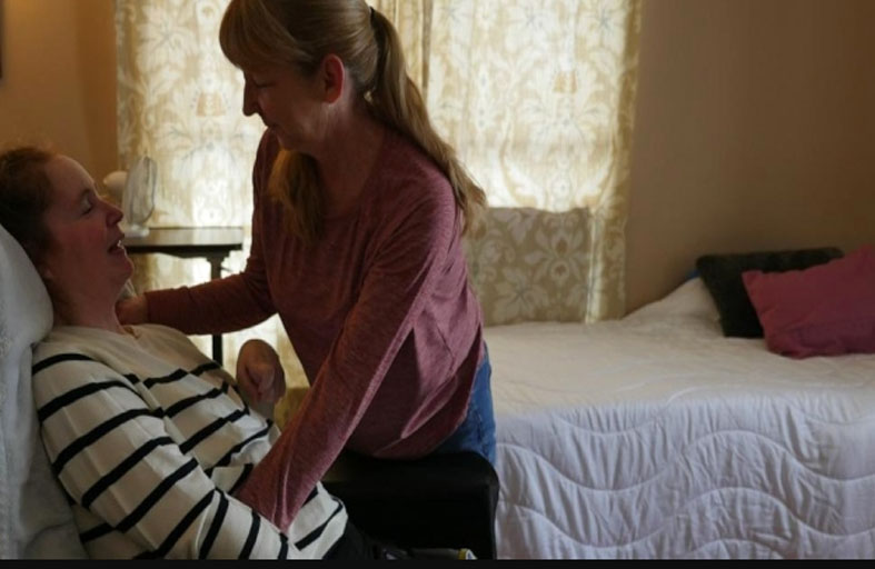 «نكتة» توقظ امرأة من غيبوبة دامت 5 سنوات