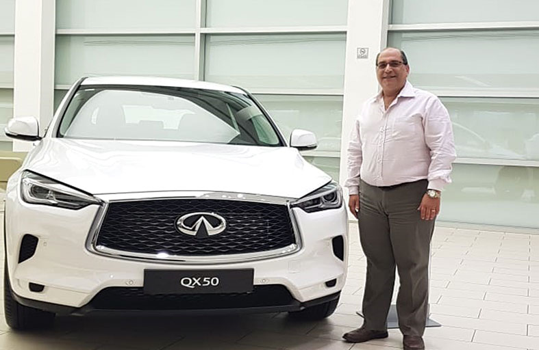 أم لبنانية تزور ابنها في دبي وتهديه جائزة سحوبات انفينيتي الكبرى 