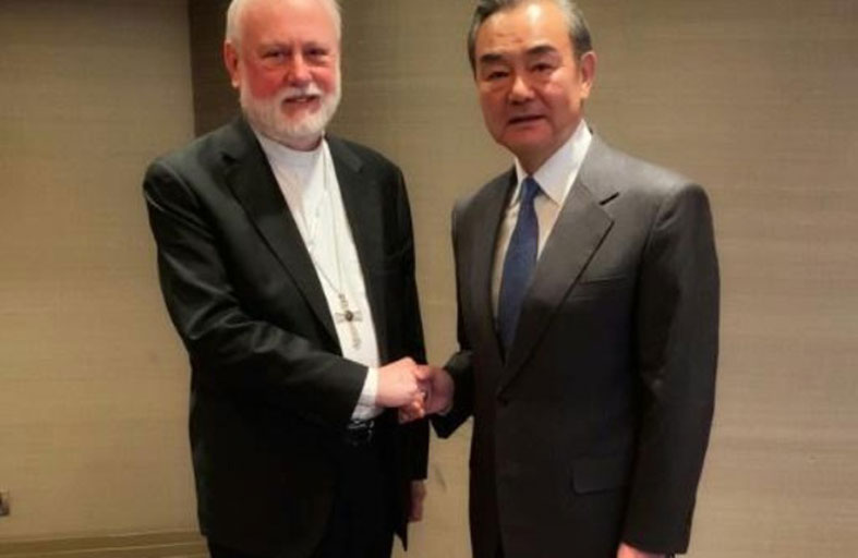 لقاء تاريخي بين وزيري خارجية الفاتيكان والصين 