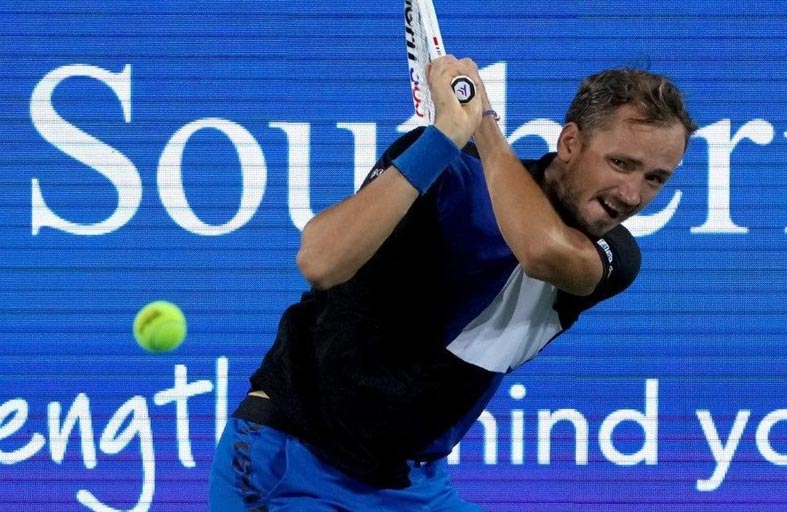 مدفيديف إلى ربع نهائي دورة سينسيناتي