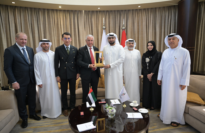 «الأولمبية الوطنية» تستعرض سبل التعاون المشترك مع الاتحاد الدولي لهوكي الجليد