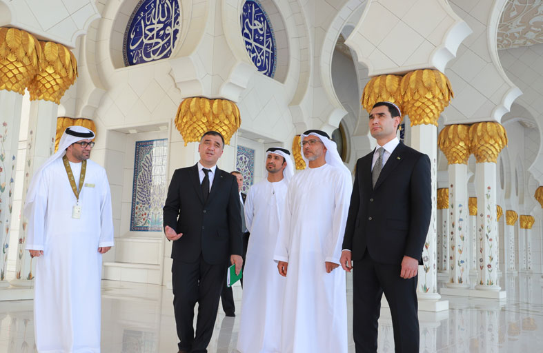 رئيس تركمانستان يزور جامع الشيخ زايد الكبير في أبوظبي