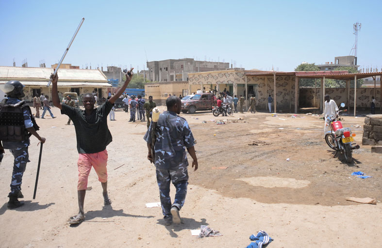 إلى أين يتجه التصعيد بعد تفجر الصراع في السودان؟ 