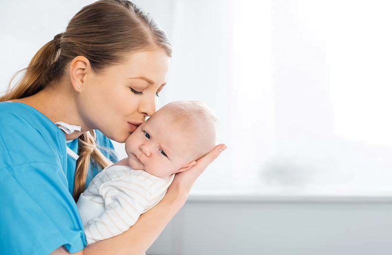 لهذا السبب .. احذر هز الرضيع