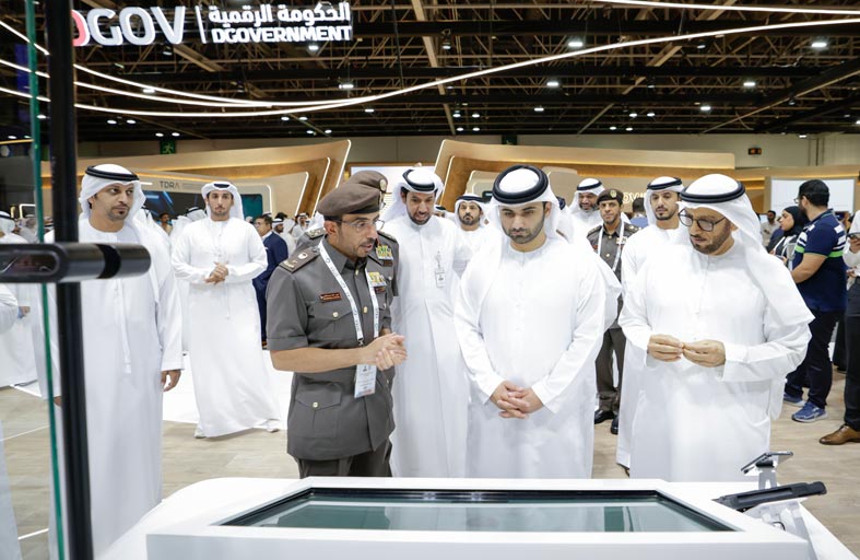 منصور بن محمد يزور جيتكس جلوبال 2024