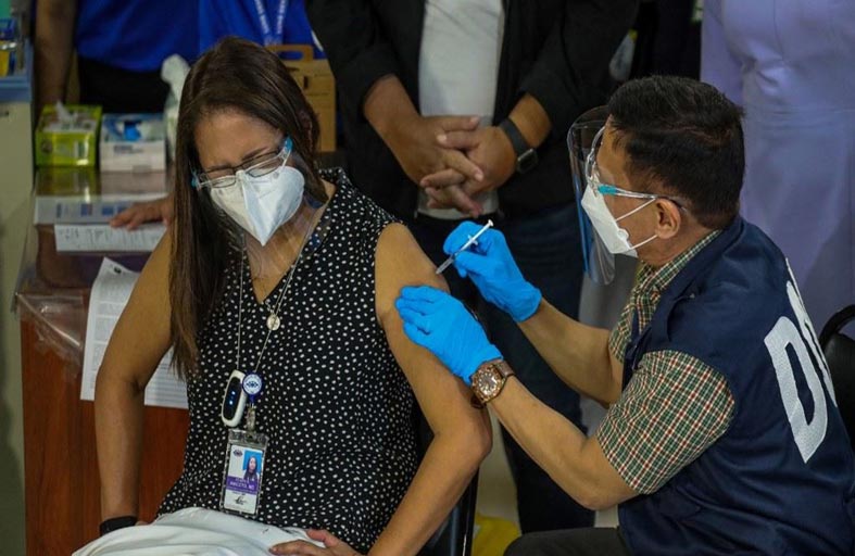 الفيليبين تطلق أولى حملات التلقيح 