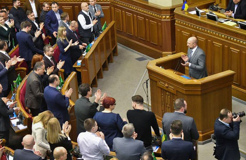 أوكرانيا بين الأزمة الصحية والأزمة السياسية...!