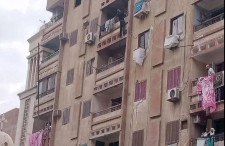 ينهي حياته بقفزة من الطابق الخامس
