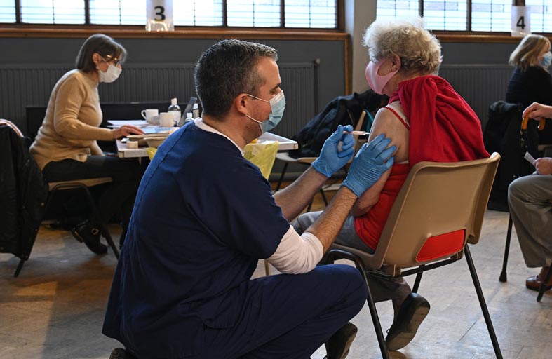 جونسون: النسخة الجديدة من كورونا بدرجة أعلى من الوفيات