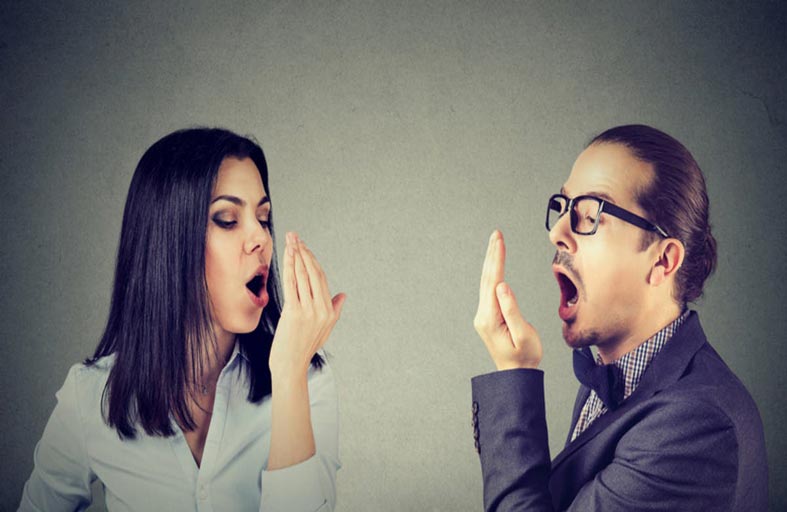 رائحة في الأنفاس قد تكون علامة تحذيرية  للإصابة بمرض الكبد الدهني