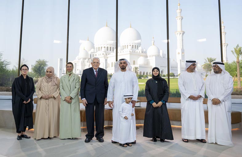 سيف بن زايد يشهد محاضرة «أعمال فنية إسلامية من التراث» التي نظمها مجلس محمد بن زايد 