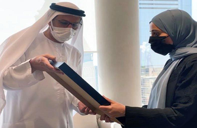 عهود الرومي تناقش الإطار التنظيمي لمركز الإمارات للتحكيم الرياضي وسبل تطوير مسيرته