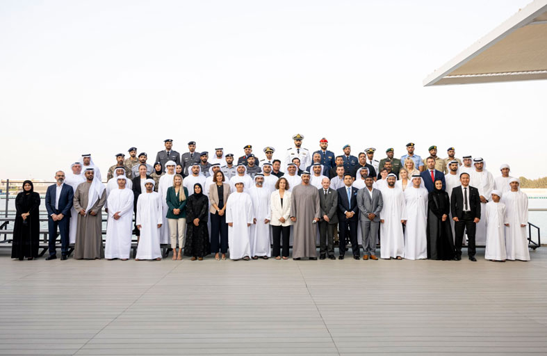 رئيس الدولة يستقبل فريق سباحة 62 