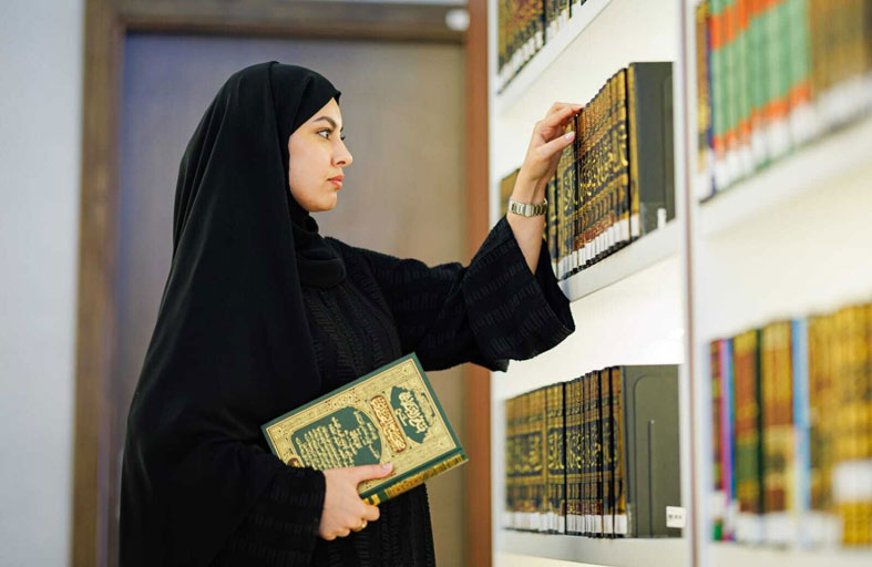 جامعة محمد بن زايد للعلوم الإنسانية تطور برامجها الأكاديمية في الدراسات الإسلامية