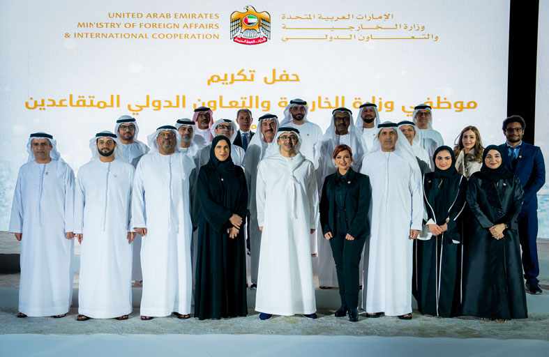 عبدالله بن زايد يستقبل خريجي ومنتسبي برنامج التأهيل الإعلامي المتقدم «بالانس»