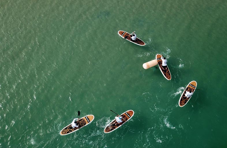 سباق دلما للتجديف الواقف على اللوح يدشن مسابقات المهرجان