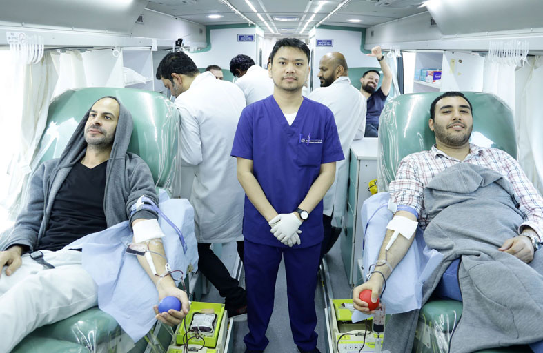 مركز خدمات نقل الدم في الشارقة يكرم مركز جمعة الماجد 