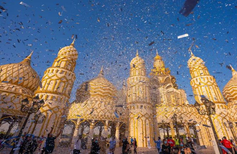 القرية العالمية تفتح أبوابها وترتقي بتجارب الثقافة والترفيه