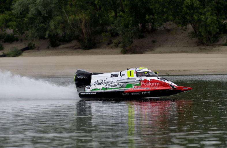 فريق أبوظبي يسجل رقماً قياسياً عالمياً في سباق بافيا–فينيسيا للزوارق السريعة