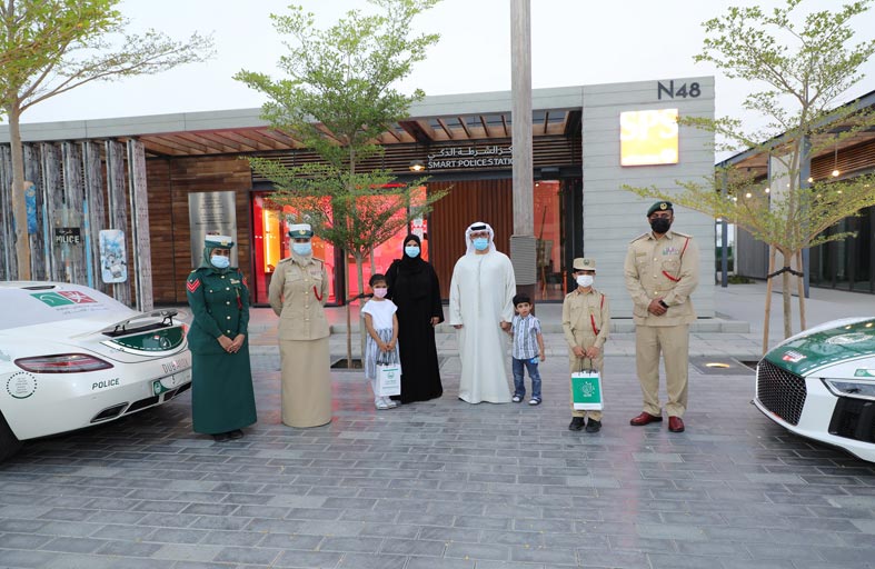 شرطة دبي تحقق أمنية طفل في أن يكون شرطياً ويتجول في دورية فارهة