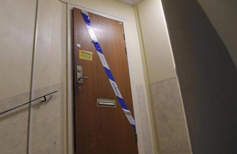 احتجزت ابنها 28 عاماً داخل شقة