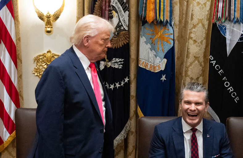 الكونجرس يَستجوب وزير الدفاع الأمريكي لأنه يُرسل إرهابيي المُخَدرات إلى قاع المُحيط 