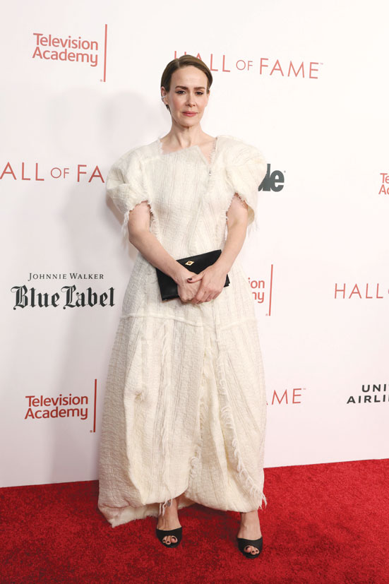 الممثلة الأمريكية سارة بولسون لدى حضورها حفل أكاديمية التلفزيون السنوي لتكريم أعضاء قاعة المشاهير، في لوس أنجلوس. ا ف ب
