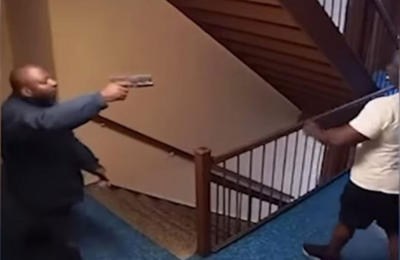 يقتل اثنين من جيرانه بسبب الضوضاء