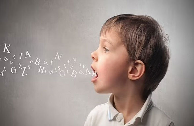 الأطفال يتعلمون اللغات أسرع من الكبار لهذا السبب