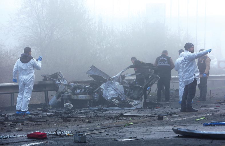 جرح 8 شرطيين بانفجار قنبلة.. وتركيا تتهم الكردستاني