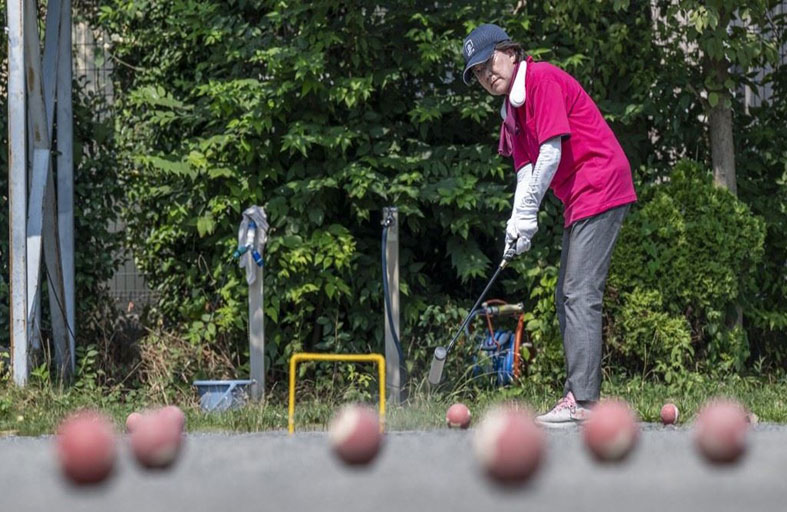 في اليابان... رياضيون مسنون يتحدّون موجة الحر 