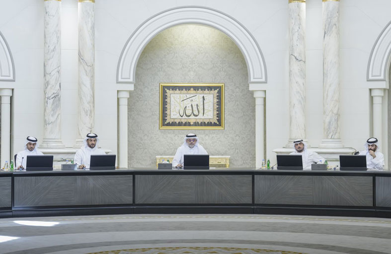 برئاسة ولي العهد.. «تنفيذي الشارقة» يعتمد الهيكل التنظيمي لدائرة القضاء ويبحث إستراتيجية «الشارقة مراعية للسن»