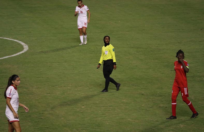 خلود الزعابي أول حكمة إماراتية «نخبة»: طموحي إدارة مباريات دوري المحترفين وكأس العالم