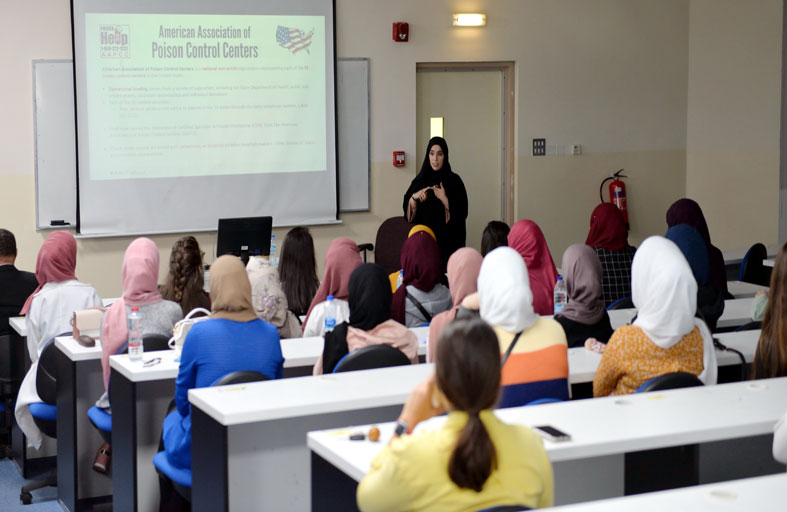 ورشة عمل خدمات المعلومات الدوائية في كلية الصيدلة في جامعة الشارقة