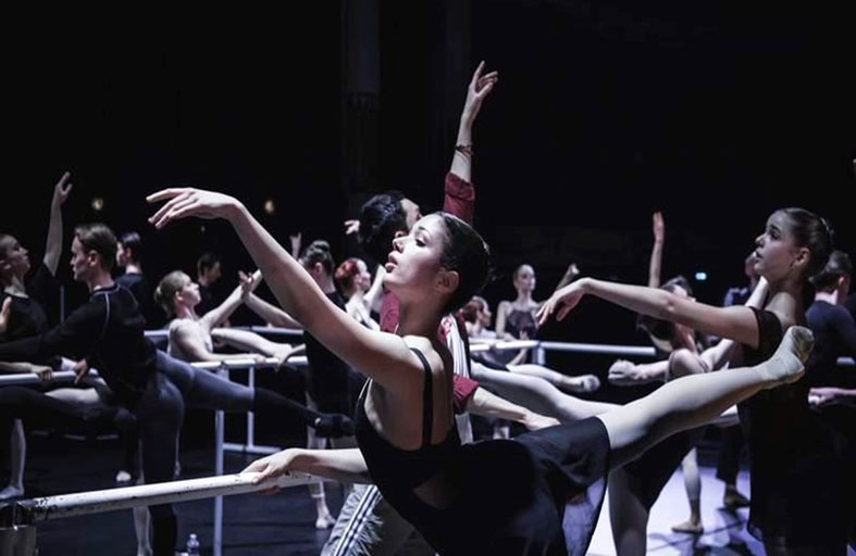 فرقة الباليه الأوكرانية تتألق على مسرح بالولايات المتحدة