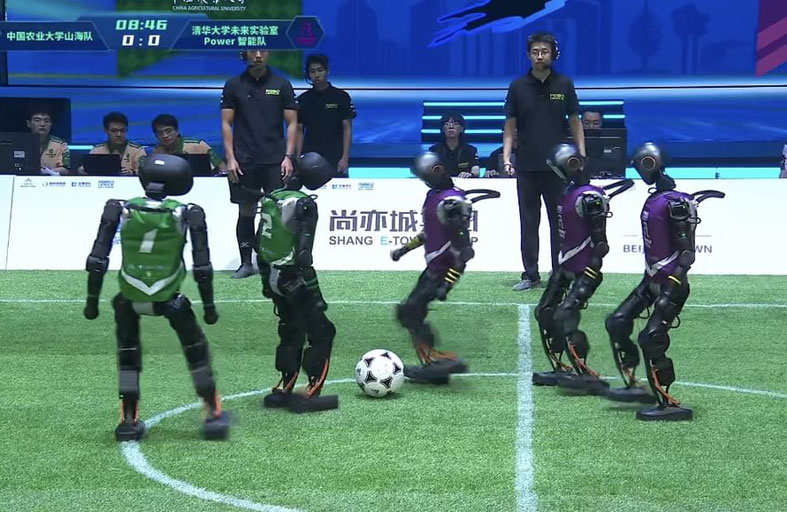 بكين تشهد أول بطولة كرة قدم للروبوتات ذاتية التشغيل بالكامل