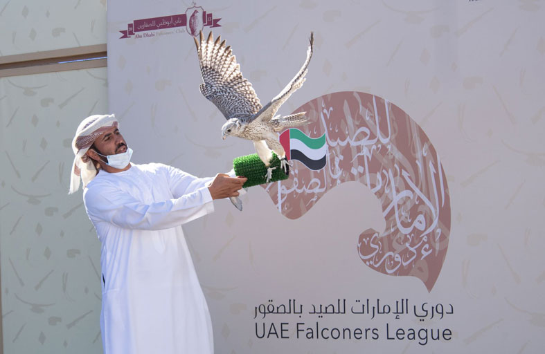 الصيرمي ينفرد بصدارة دوري الإمارات للصيد بالصقور