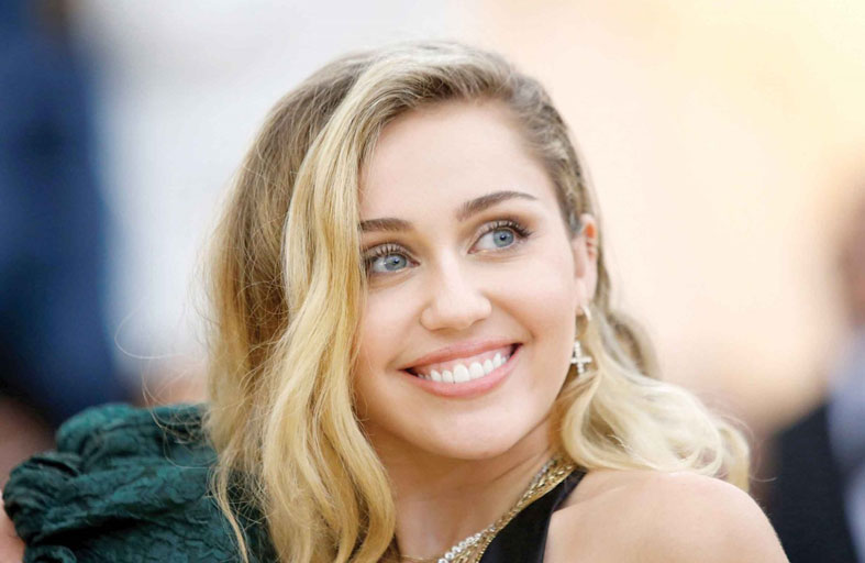 مايلي سايرس: غسلت شعري مرتين فقط خلال 4 أشهر