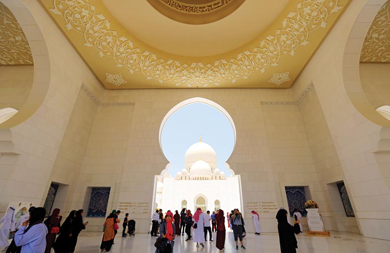 جامع الشيخ زايد الكبير يستقبل أكثر من 1.5  مليون مرتاد خلال النصف الأول من 2022