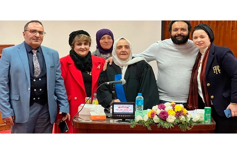 بعمر الـ80.. تقهر  السرطان  وتحصل على الماجستير