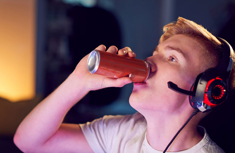 مكون شائع بمشروبات الطاقة قد يفاقم خطر سرطان الدم