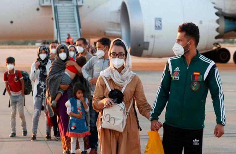 وصول مئة أفغاني إلى مدريد على متن طائرة إسبانية 