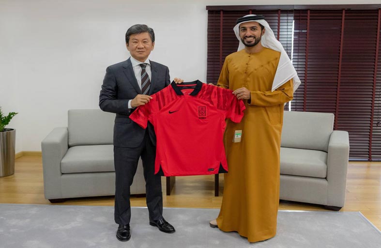 راشد بن حميد ورئيس الاتحاد الكوري يبحثان سبل التعاون المشترك 