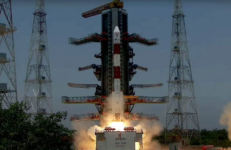 الهند تضع مسبار القمر في وضع السكون