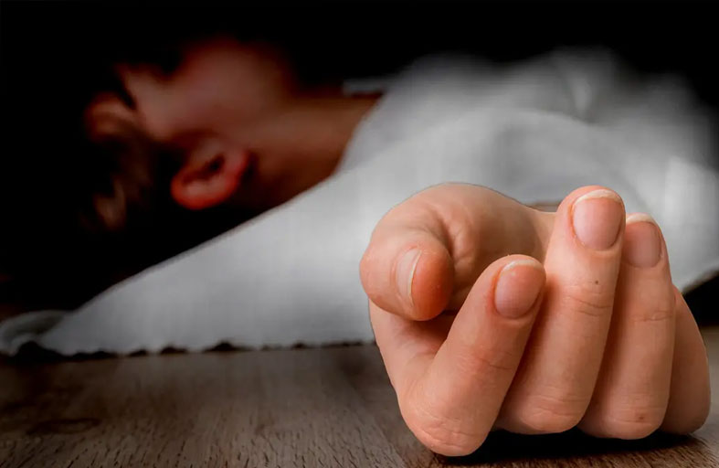 يصعق ابنه حتى الموت