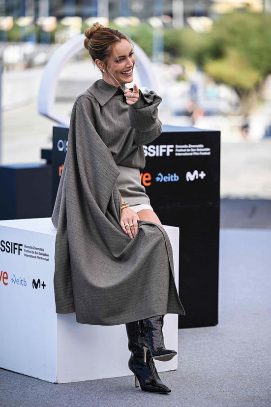 الممثلة الإسبانية أليخاندرا أونييفا خلال جلسة تصوير للترويج لفيلم «تشريح لحظة» خلال مهرجان سان سيباستيان السينمائي في إسبانيا. ا ف ب