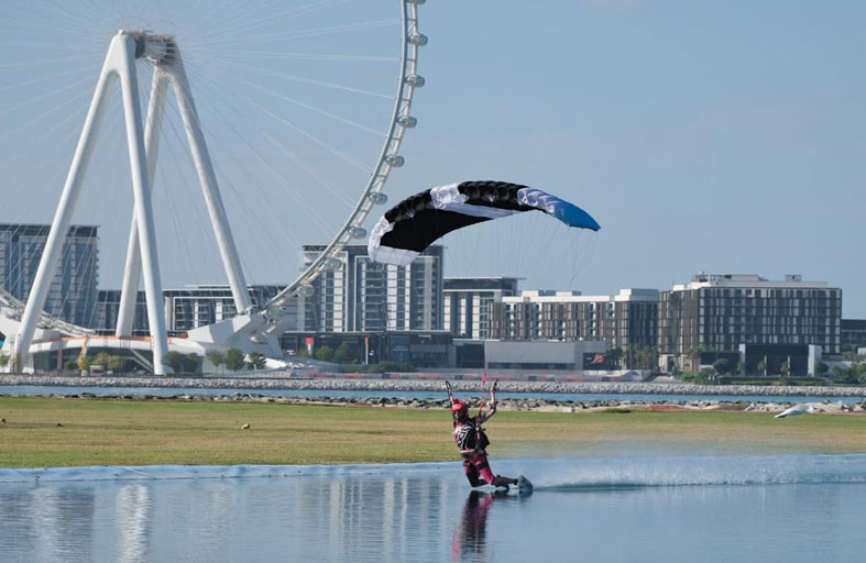 «يوم ذهبي» للإمارات وحفل ختام وتتويج أبطال دبي للقفز بالمظلات اليوم