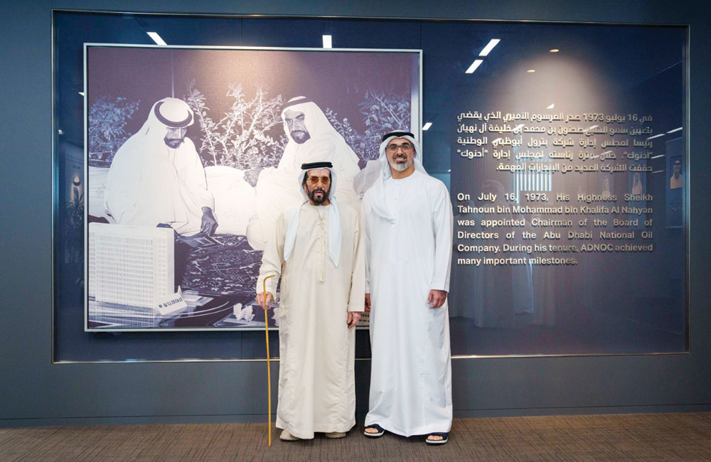 خالد بن محمد بن زايد يستقبل طحنون بن محمد لدى زيارته أدنوك للاطلاع على جهودها في تعزيز نمو الاقتصاد الوطني 