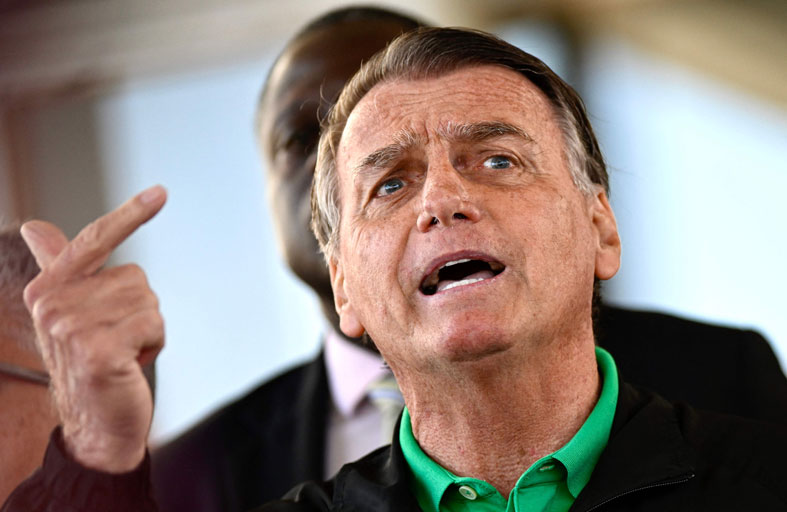 البرازيل تضع الرئيس السابق بولسونارو قيد الإقامة الجبرية 